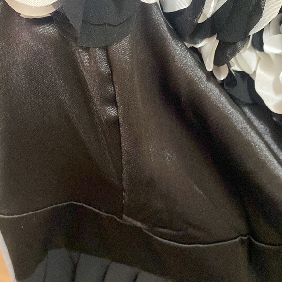 Ajoy- Black Dress with decorative Floral Feature - Size 8 - Picture 7 of 8